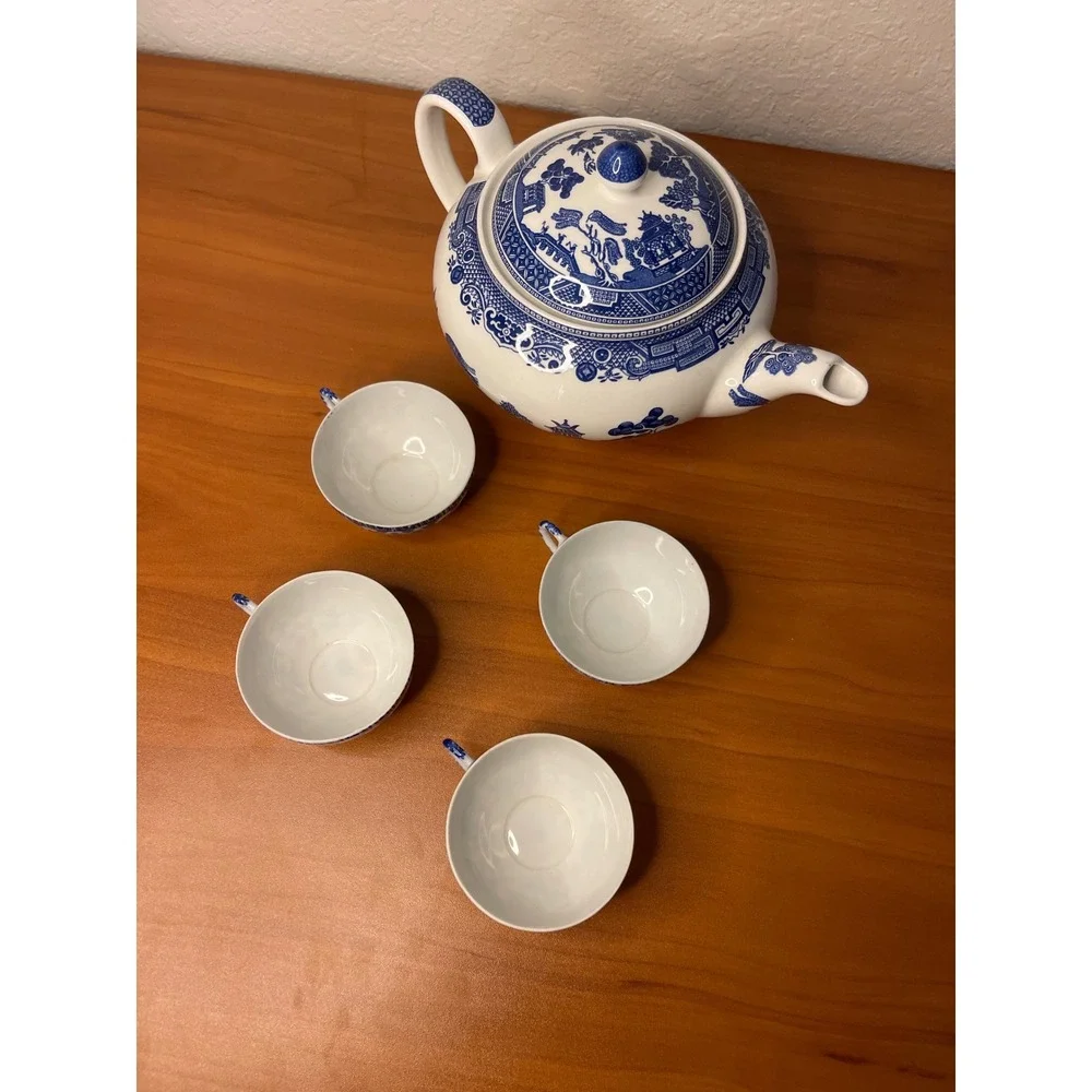 Vintage Blue Willow Teapot and 4 Cups Set Made in Occupied Japan Blue White‎